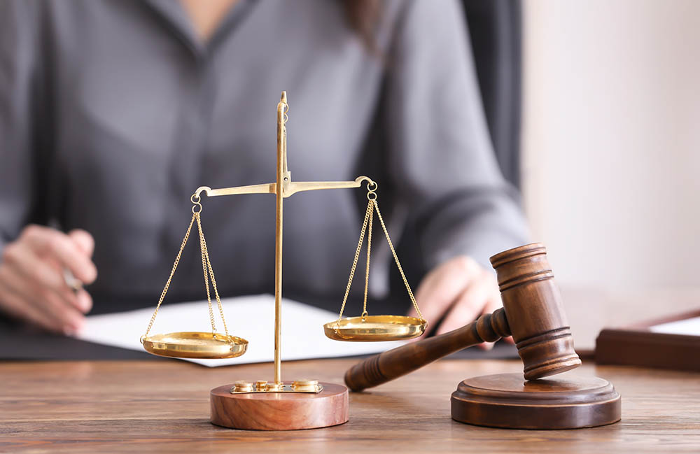 What Does a Personal Injury Lawyer Do? - Mitmunk